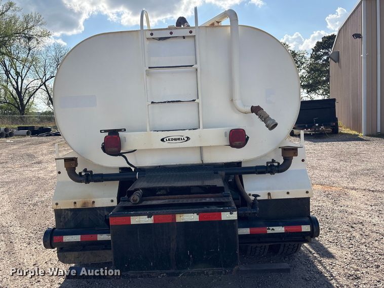 image for item EV2900 2015 Peterbilt PB337 water truck