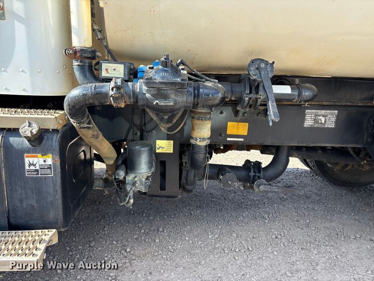 image for item EV2900 2015 Peterbilt PB337 water truck
