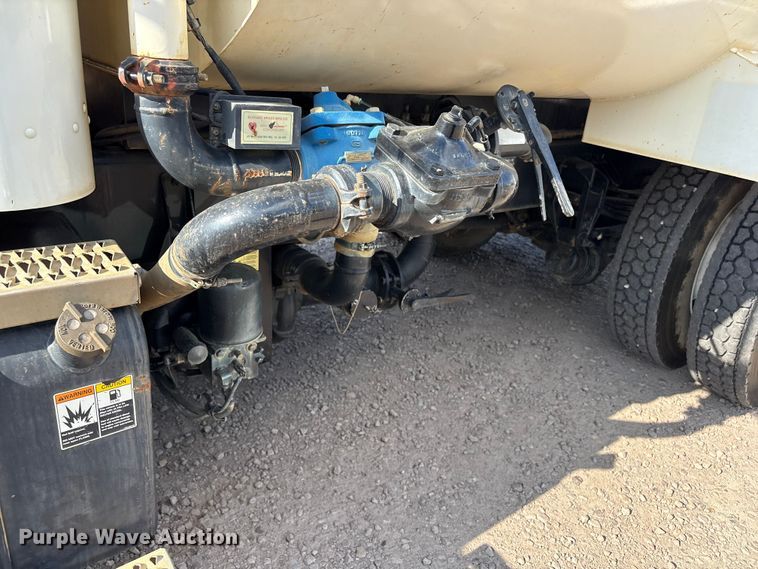 image for item EV2900 2015 Peterbilt PB337 water truck