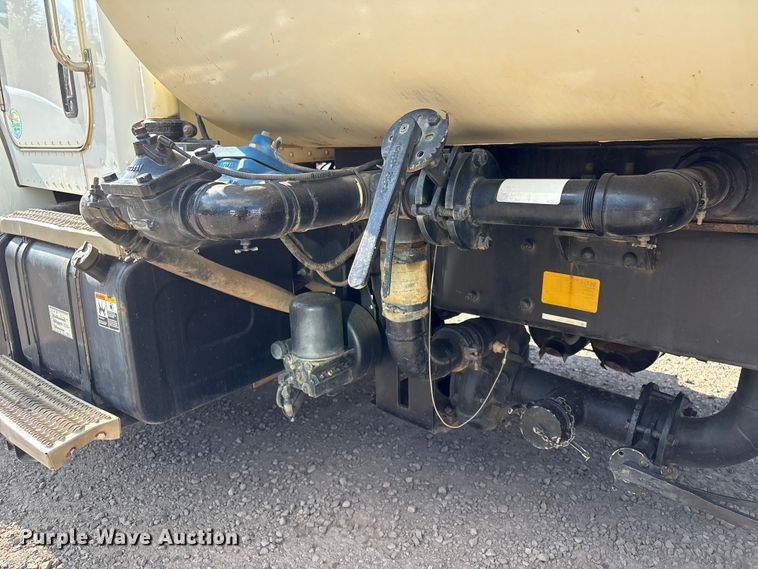 image for item EV2900 2015 Peterbilt PB337 water truck