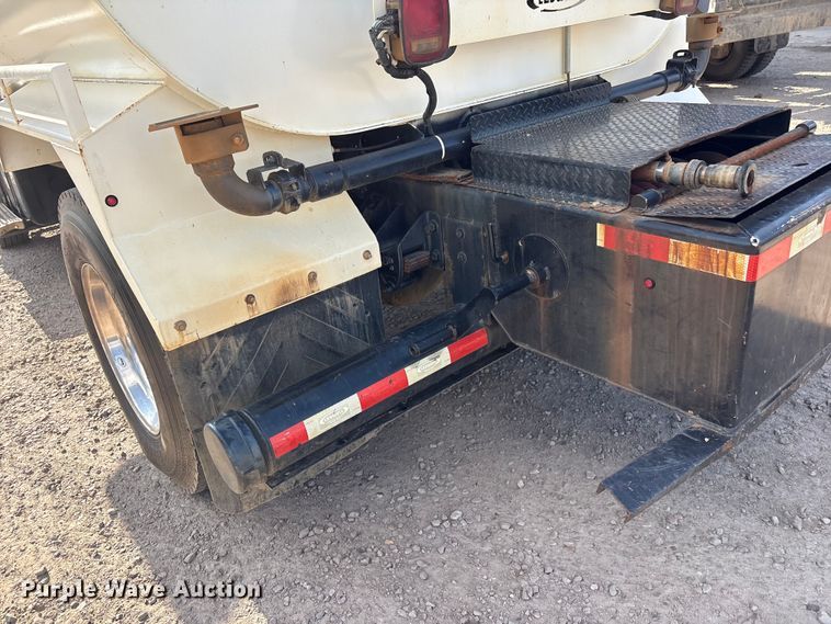 image for item EV2900 2015 Peterbilt PB337 water truck