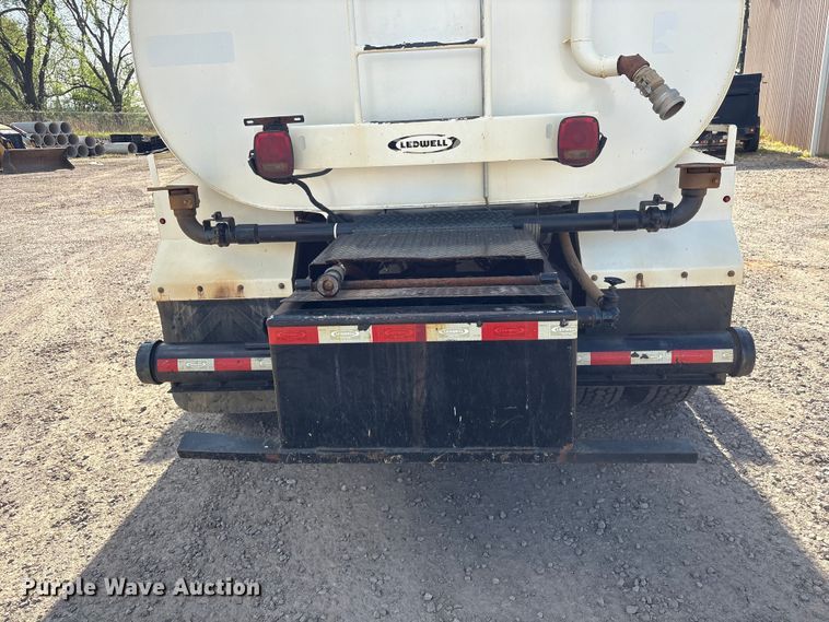 image for item EV2900 2015 Peterbilt PB337 water truck