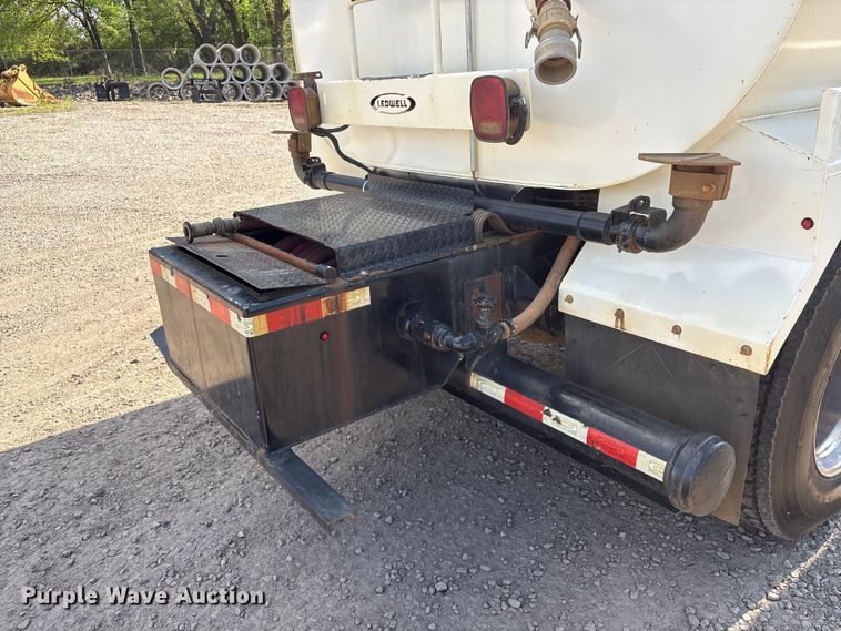 image for item EV2900 2015 Peterbilt PB337 water truck