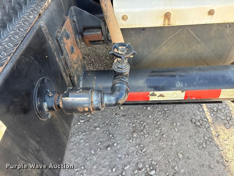 image for item EV2900 2015 Peterbilt PB337 water truck