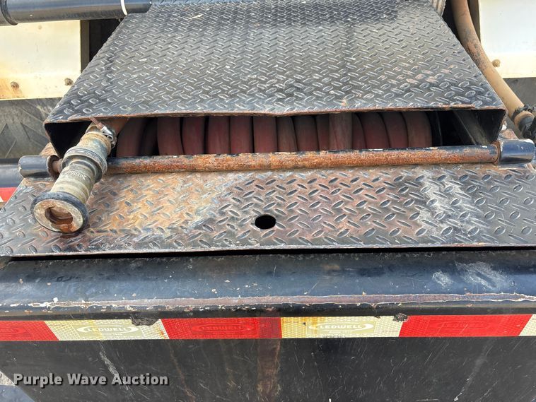 image for item EV2900 2015 Peterbilt PB337 water truck