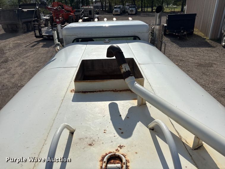 image for item EV2900 2015 Peterbilt PB337 water truck