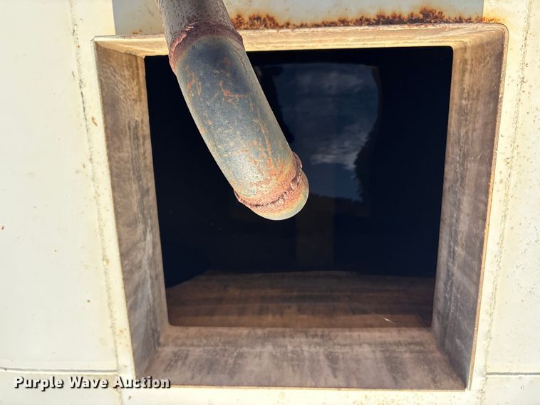 image for item EV2900 2015 Peterbilt PB337 water truck