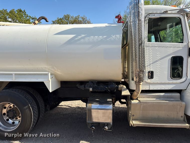 image for item EV2900 2015 Peterbilt PB337 water truck