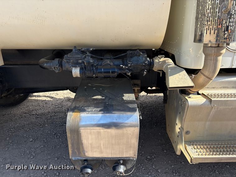 image for item EV2900 2015 Peterbilt PB337 water truck