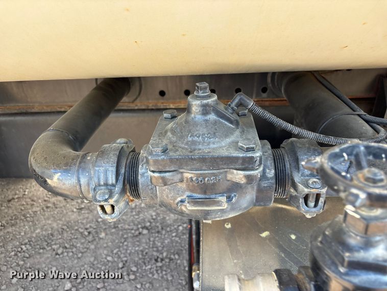 image for item EV2900 2015 Peterbilt PB337 water truck