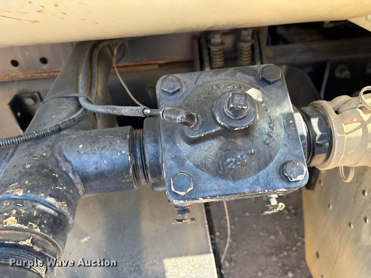 image for item EV2900 2015 Peterbilt PB337 water truck