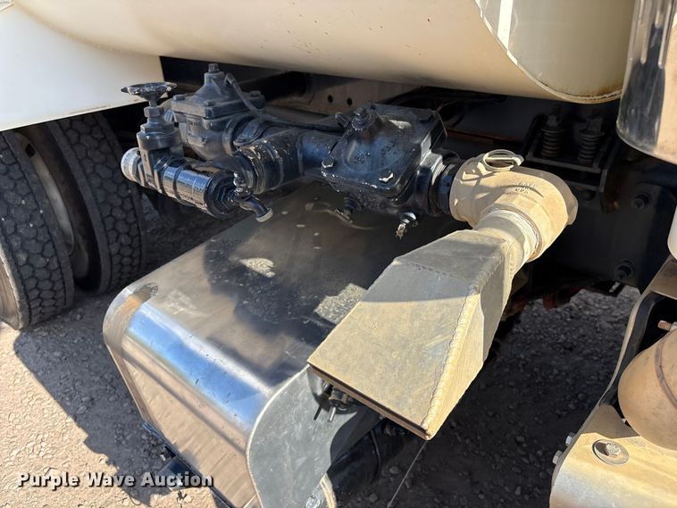 image for item EV2900 2015 Peterbilt PB337 water truck