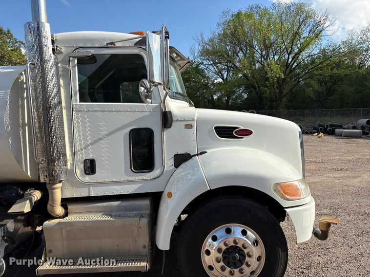 image for item EV2900 2015 Peterbilt PB337 water truck