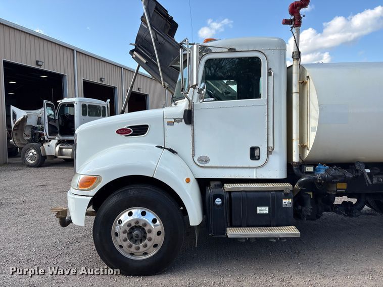 image for item EV2900 2015 Peterbilt PB337 water truck