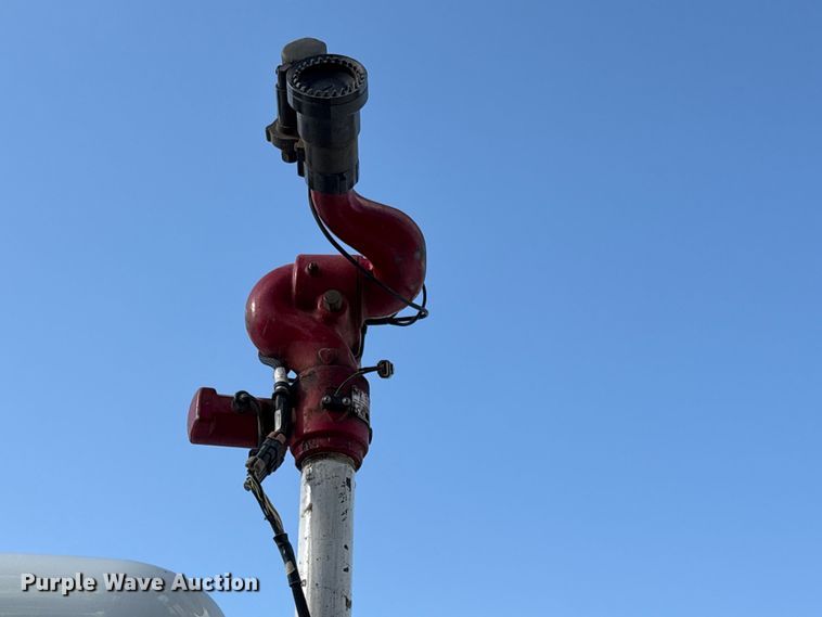 image for item EV2900 2015 Peterbilt PB337 water truck