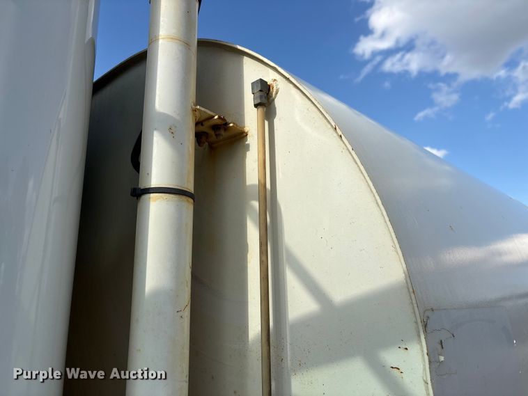 image for item EV2900 2015 Peterbilt PB337 water truck