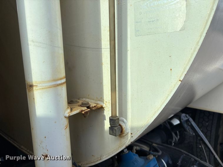 image for item EV2900 2015 Peterbilt PB337 water truck