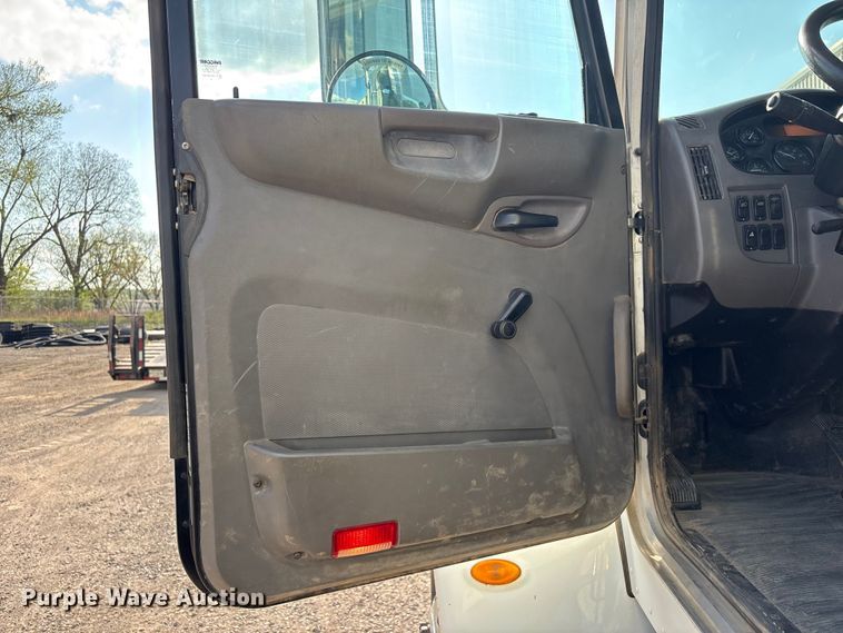 image for item EV2900 2015 Peterbilt PB337 water truck