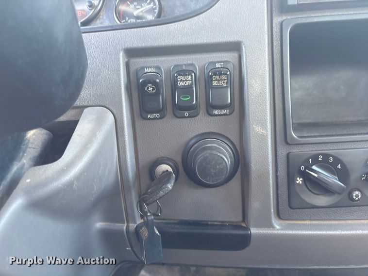 image for item EV2900 2015 Peterbilt PB337 water truck