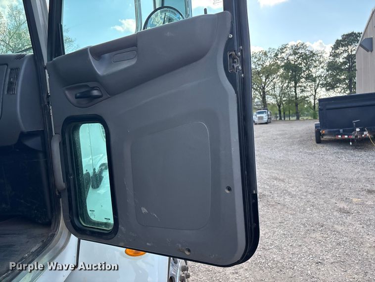 image for item EV2900 2015 Peterbilt PB337 water truck