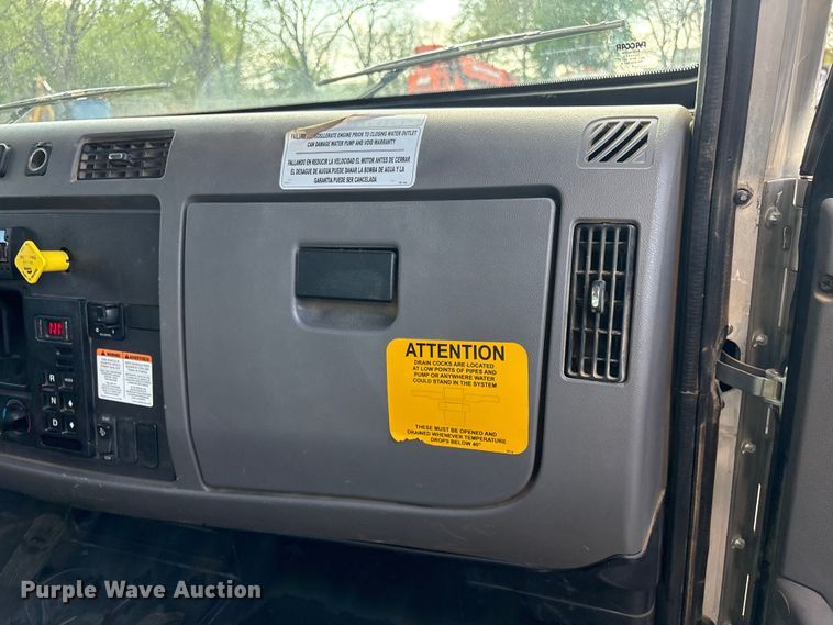 image for item EV2900 2015 Peterbilt PB337 water truck