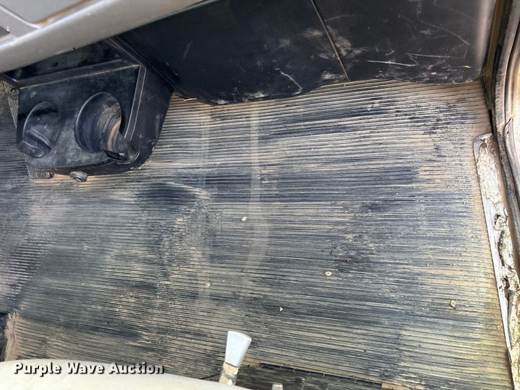 image for item EV2900 2015 Peterbilt PB337 water truck