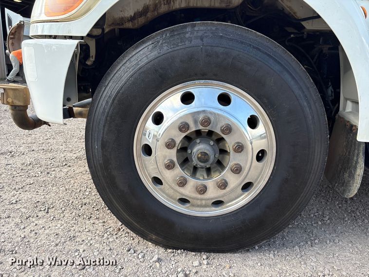 image for item EV2900 2015 Peterbilt PB337 water truck