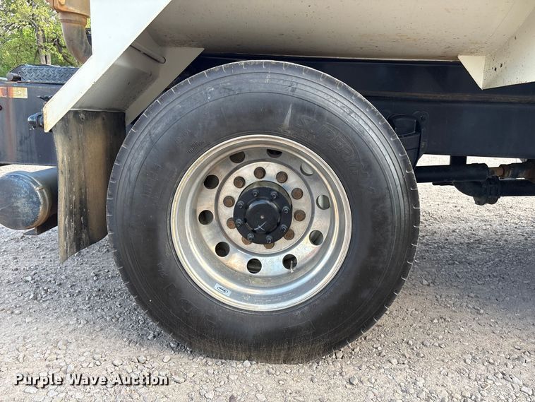 image for item EV2900 2015 Peterbilt PB337 water truck