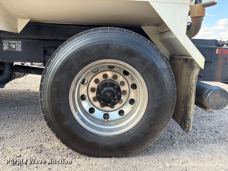 image for item EV2900 2015 Peterbilt PB337 water truck