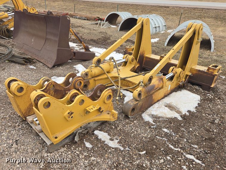 image for item EV5620 Caterpillar ripper
