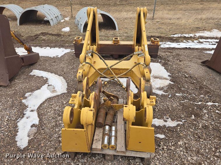 image for item EV5620 Caterpillar ripper