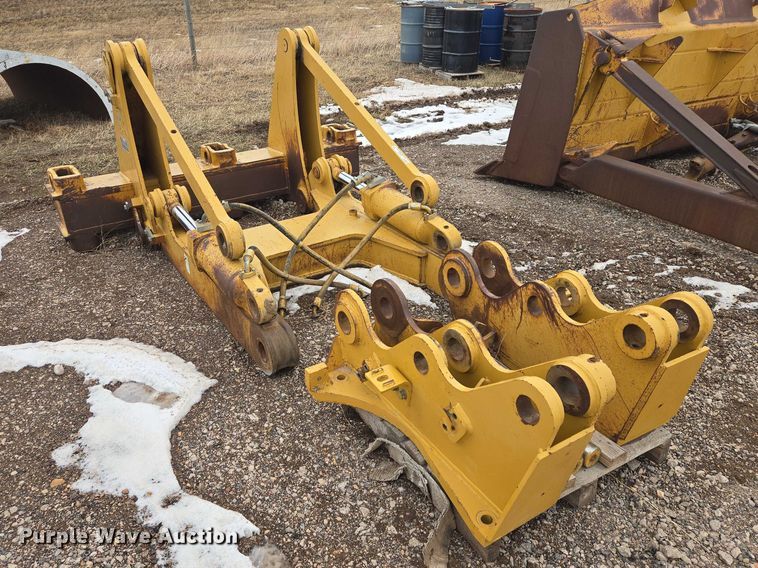 image for item EV5620 Caterpillar ripper