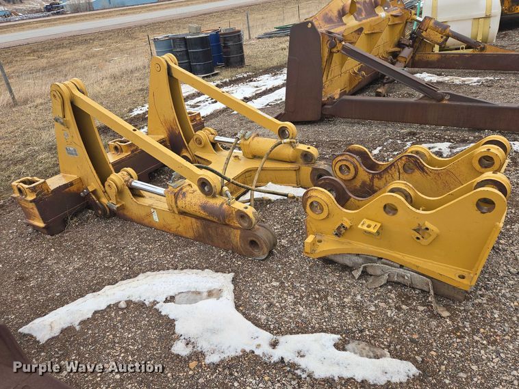 image for item EV5620 Caterpillar ripper