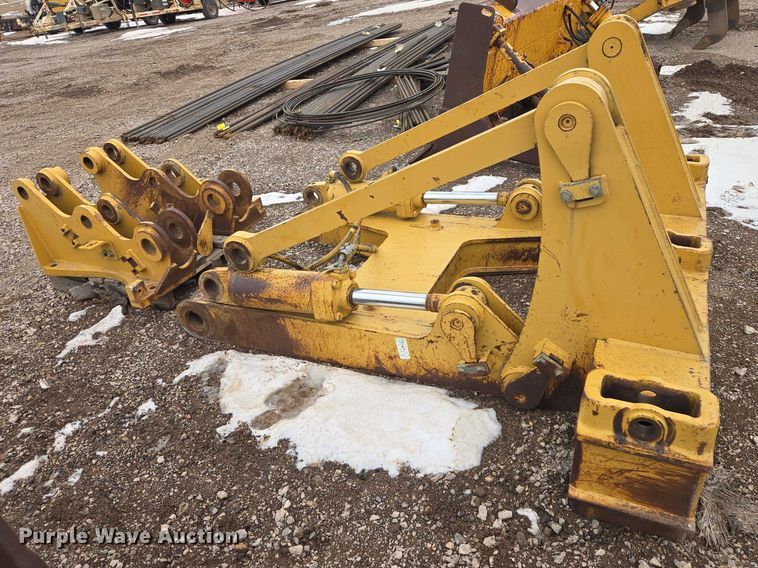 image for item EV5620 Caterpillar ripper