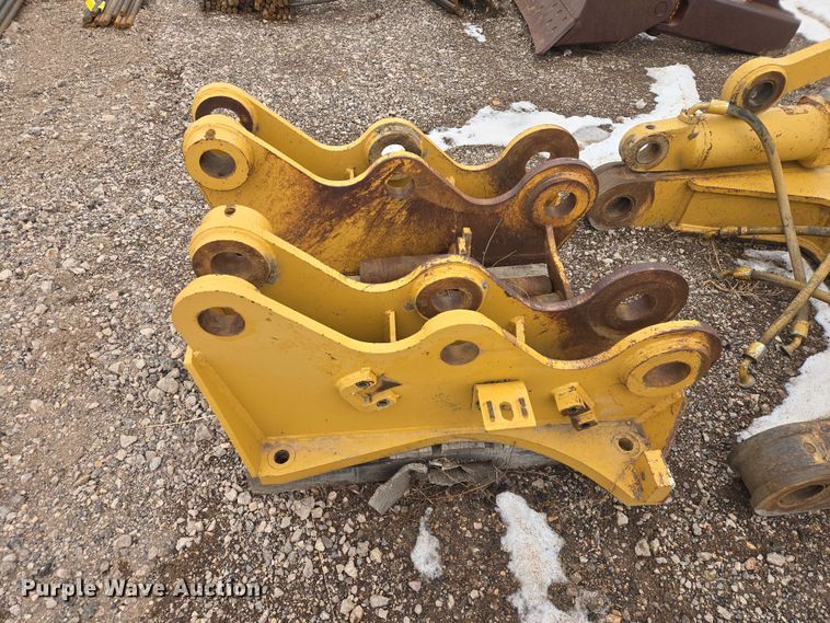image for item EV5620 Caterpillar ripper