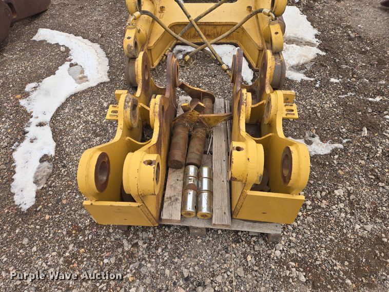image for item EV5620 Caterpillar ripper