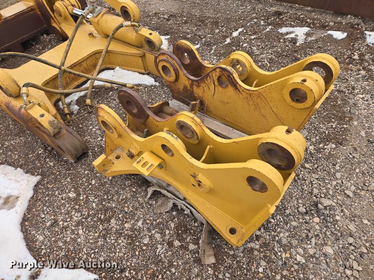 image for item EV5620 Caterpillar ripper