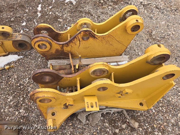 image for item EV5620 Caterpillar ripper