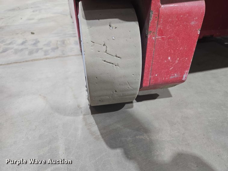 image for item EV5649 2018 MEC Micro 19 scissor lift