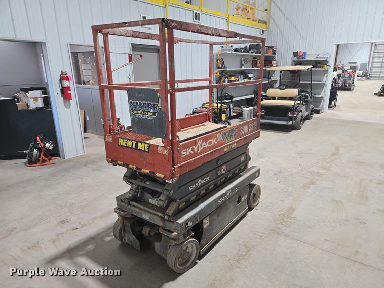 image for item EV5650 2015 Skyjack SJIH 3219 scissor lift
