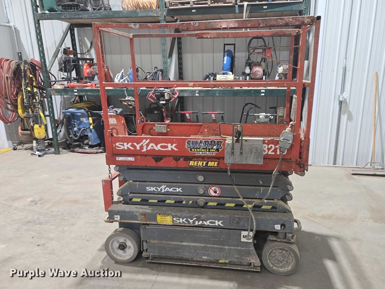 image for item EV5650 2015 Skyjack SJIH 3219 scissor lift