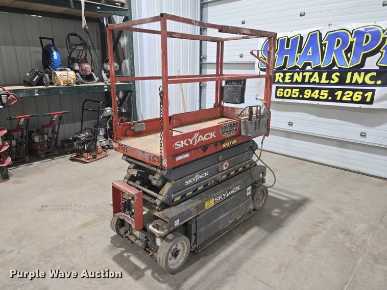 image for item EV5650 2015 Skyjack SJIH 3219 scissor lift