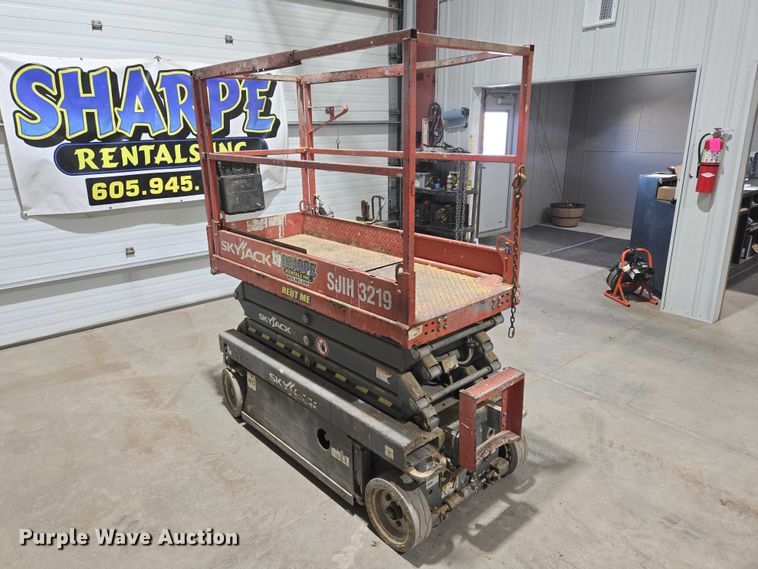 image for item EV5650 2015 Skyjack SJIH 3219 scissor lift