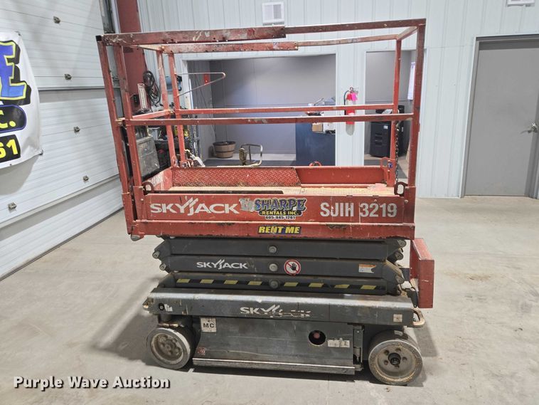image for item EV5650 2015 Skyjack SJIH 3219 scissor lift