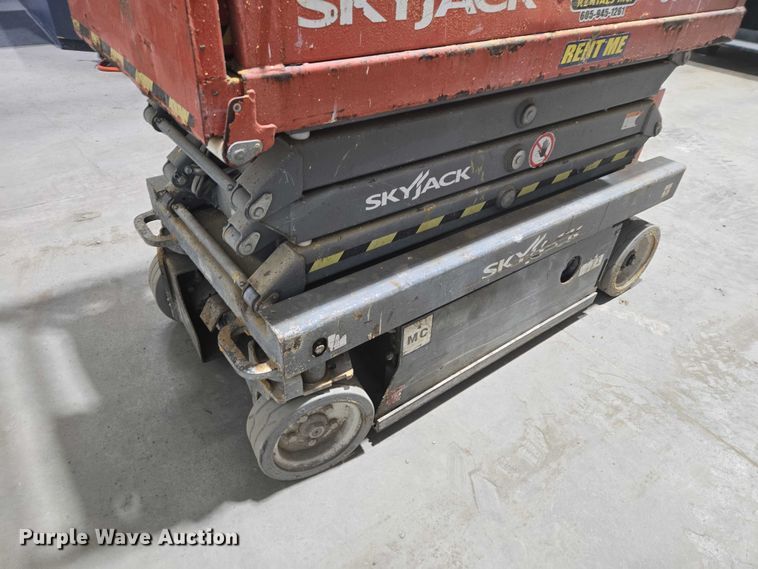image for item EV5650 2015 Skyjack SJIH 3219 scissor lift