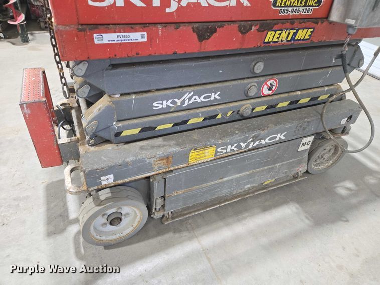 image for item EV5650 2015 Skyjack SJIH 3219 scissor lift