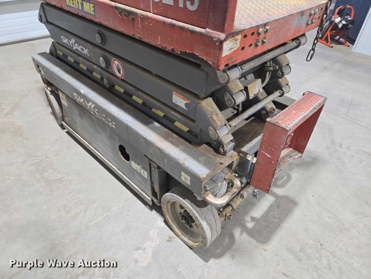 image for item EV5650 2015 Skyjack SJIH 3219 scissor lift