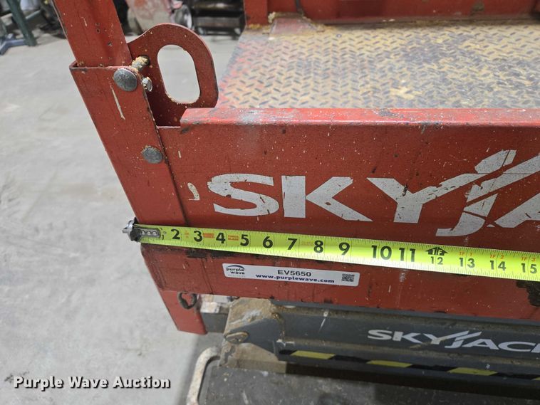 image for item EV5650 2015 Skyjack SJIH 3219 scissor lift