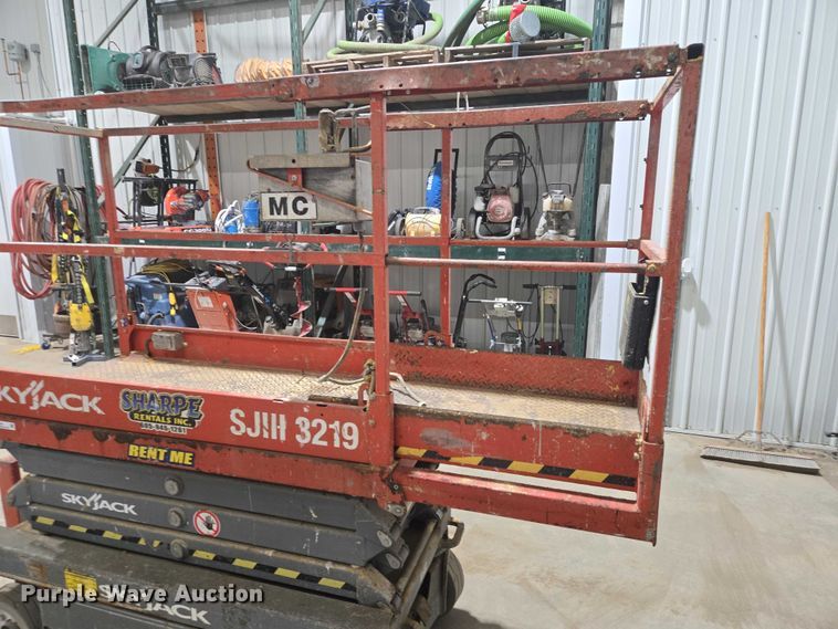 image for item EV5650 2015 Skyjack SJIH 3219 scissor lift