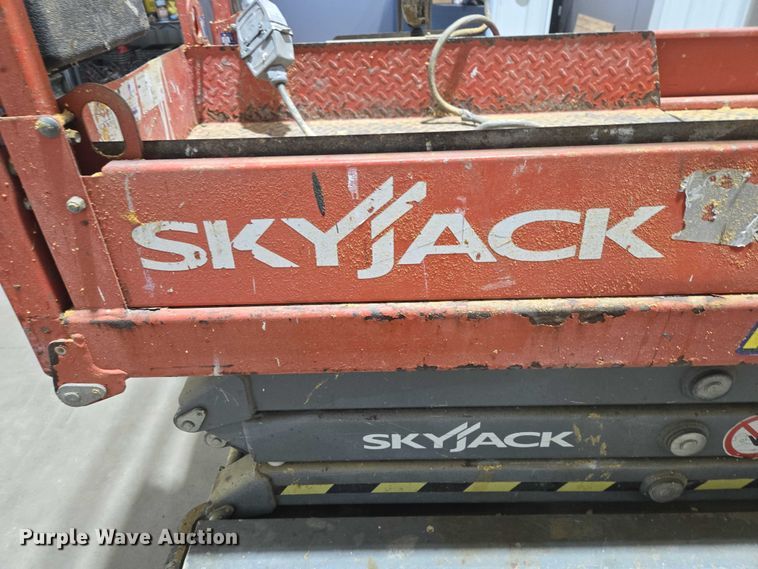 image for item EV5650 2015 Skyjack SJIH 3219 scissor lift